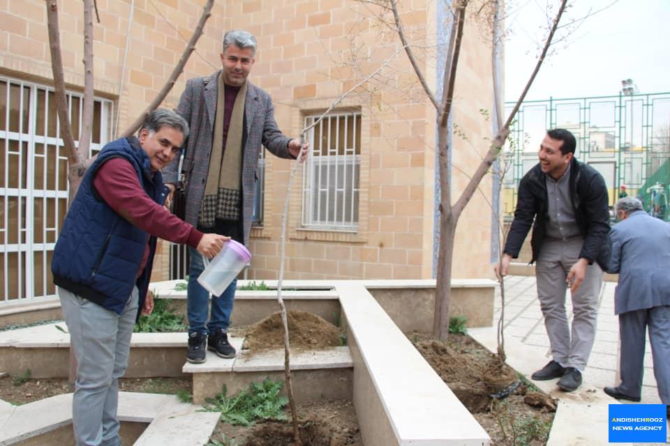 کاشت ۳۰ اصله درخت توسط خبرنگاران خانه مطبوعات شهرستان قدس
