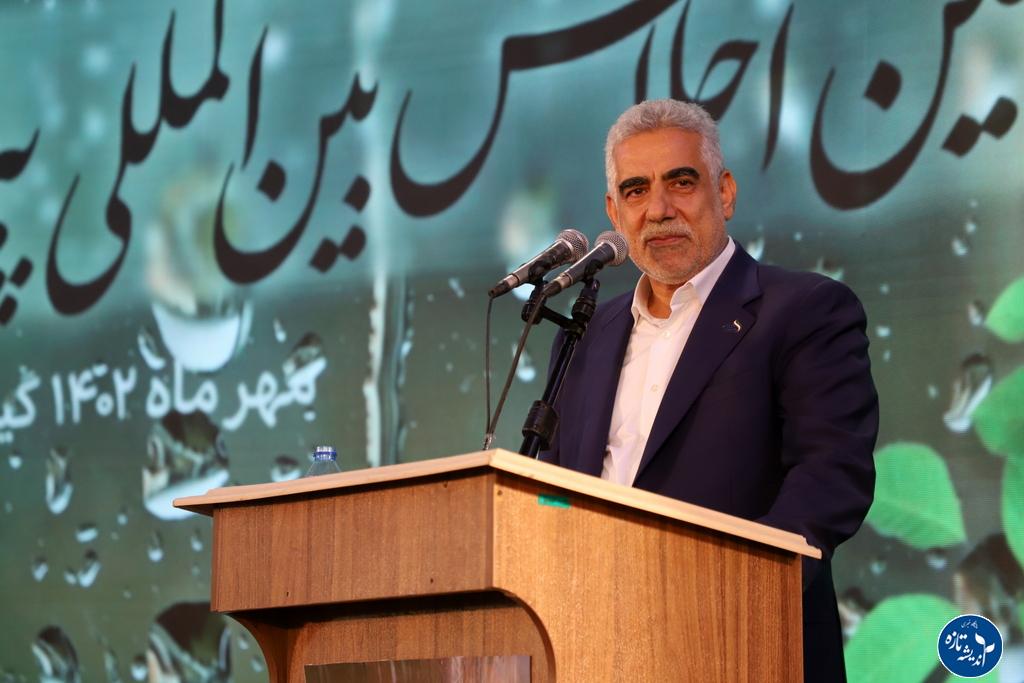 روح حاج قاسم برای اهدای پرچم حسینی به کرمان خوشحال است/ روضههای خانگی بانوان تأثیرات خوبی در جامعه دارد