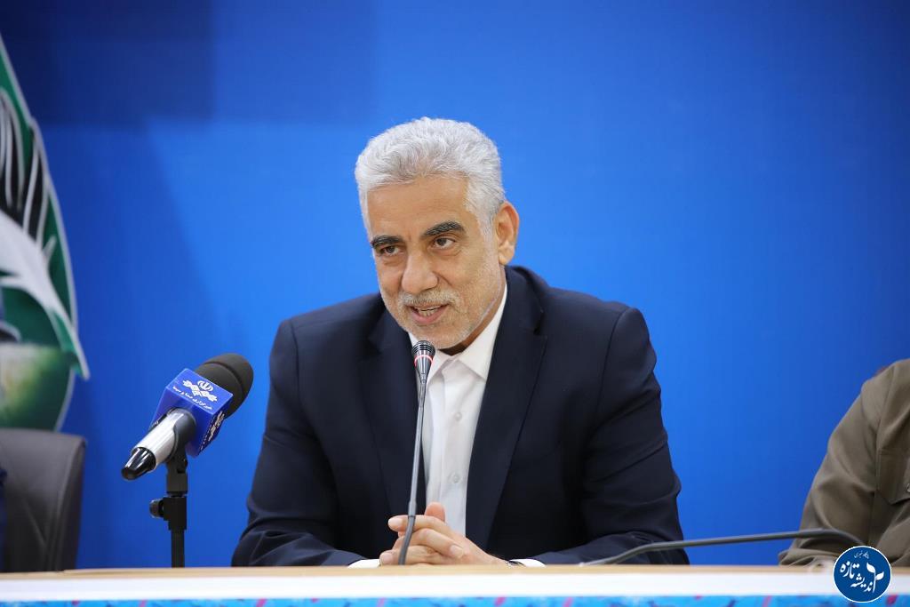 یکی از مهمترین راهها برای مقابله با جنگ رسانهای دشمن سرودن شعرهای انقلابی است