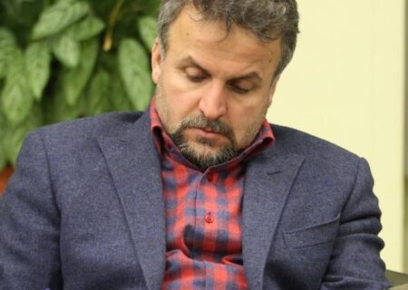 وزیر اقتصاد با چه مناطق آزادی طرف است؟