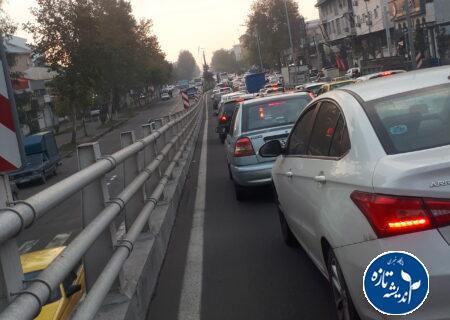 مردم دارند ترافیک رشت را تحمل می کنند
