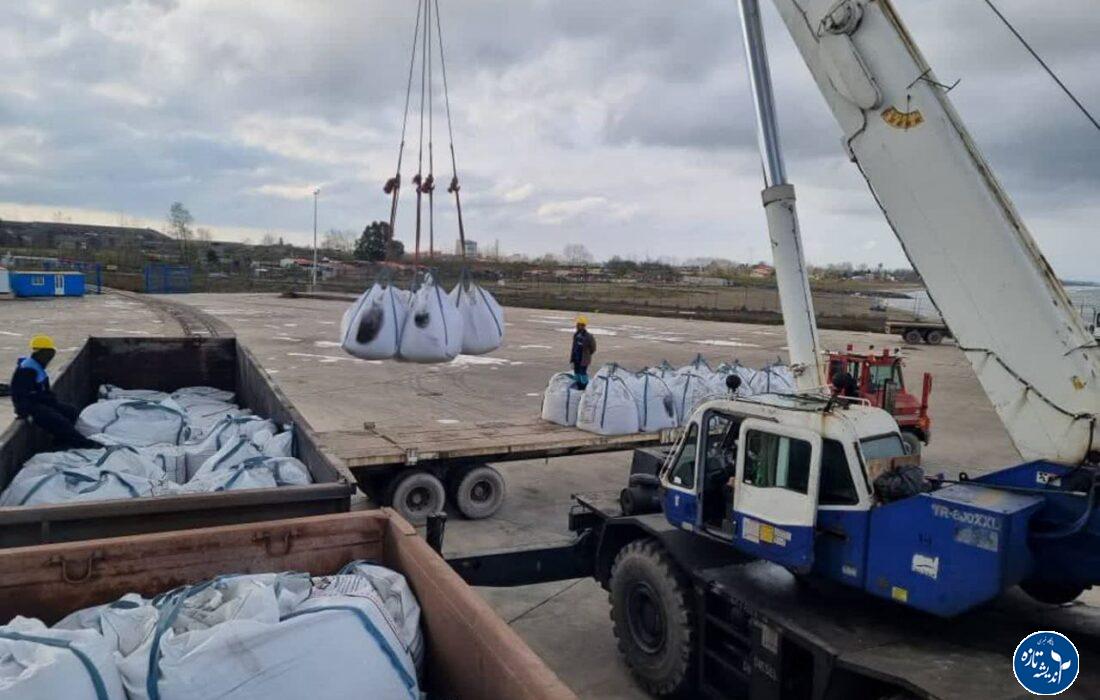 تخلیه نخستین محموله سیمان نیزار قم در بندر کاسپین آغاز شد