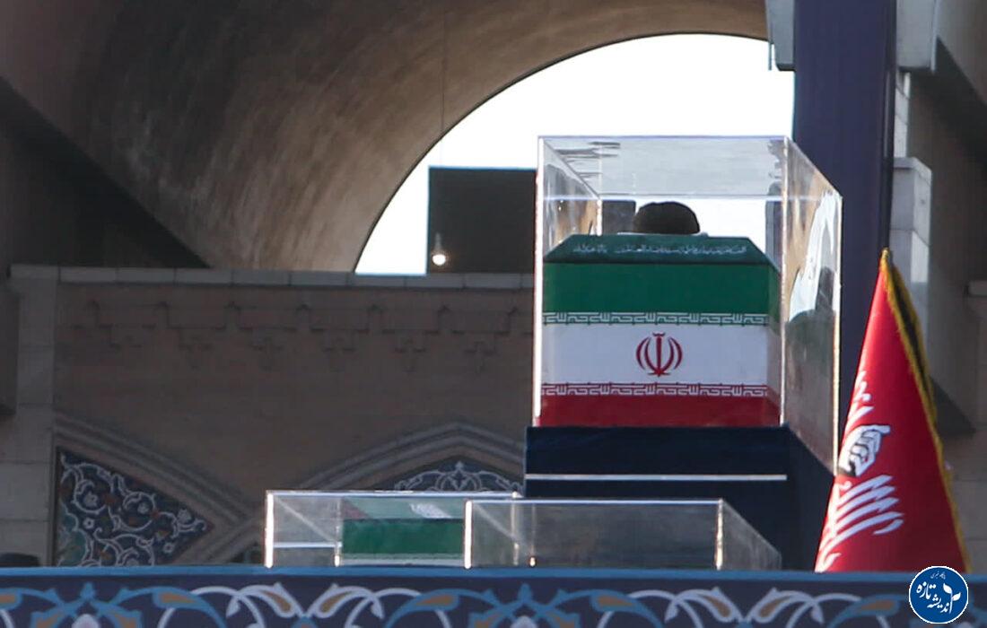 نماز بر پیکر‌های مطهر رهبر شهید و خانواده ایشان
