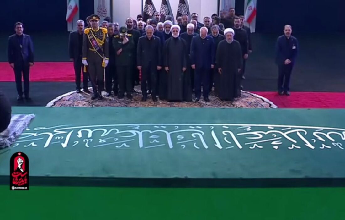 ادای احترام سران قوا و مسئولان نظام به پیکر آقای شهید ایران
