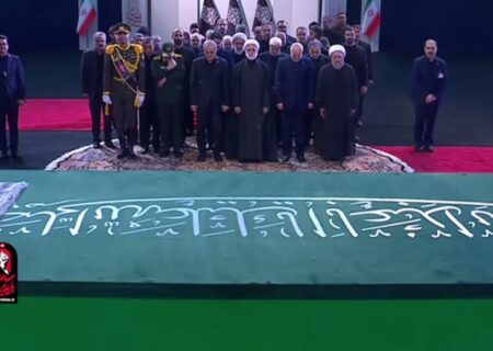 ادای احترام سران قوا و مسئولان نظام به پیکر آقای شهید ایران
