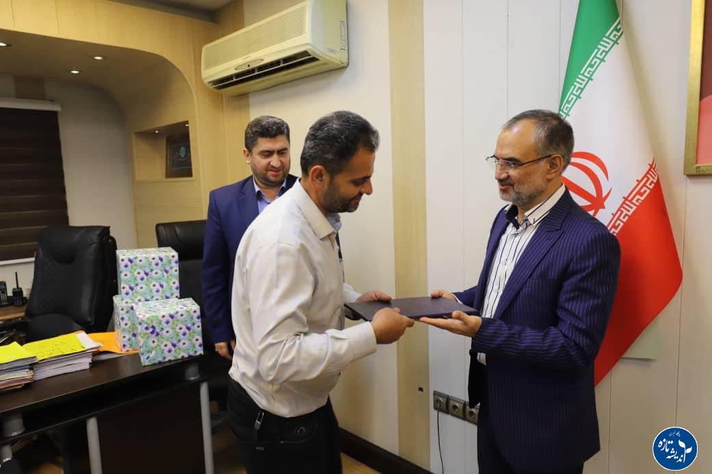 با حضور رئیس شورای شهر رشت و شهردار منطقه یک رشت از کارگران نمونه شهرداری منطقه تجلیل شد