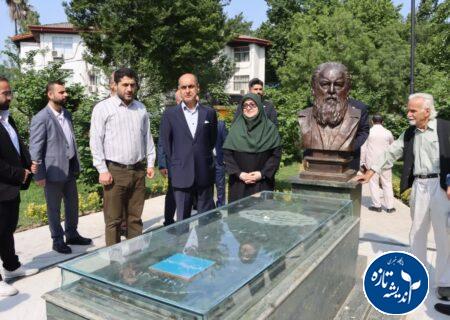 ادای احترام سخنگوی دولت و استاندار گیلان به مزار شاعر نامدار گیلانی