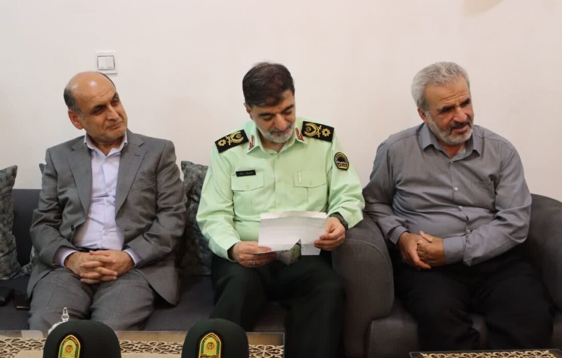 دیدار فرمانده کل انتظامی کشور و استاندار گیلان با خانواده شهید عشوری