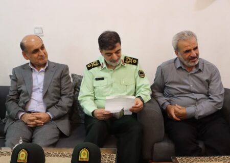 دیدار فرمانده کل انتظامی کشور و استاندار گیلان با خانواده شهید عشوری