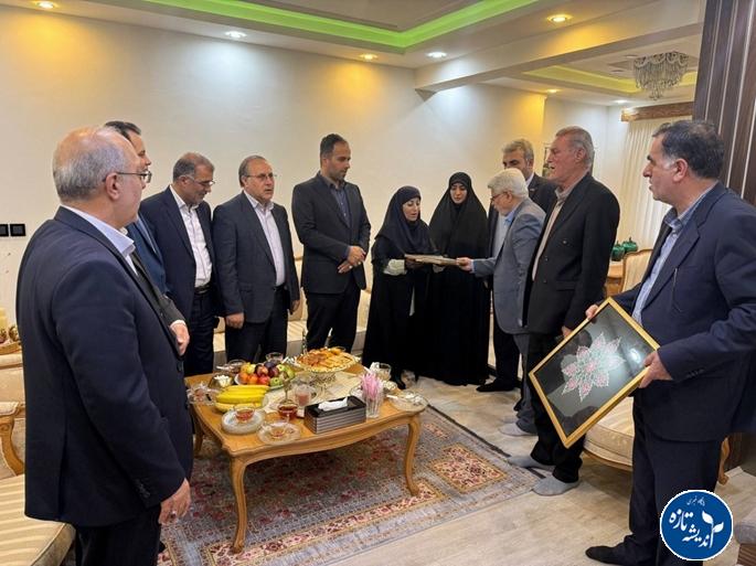 تجدید پیمان مسئولان گیلانی با خانواده آزاده سرافراز مرحوم «آیت گنجی» در رشت