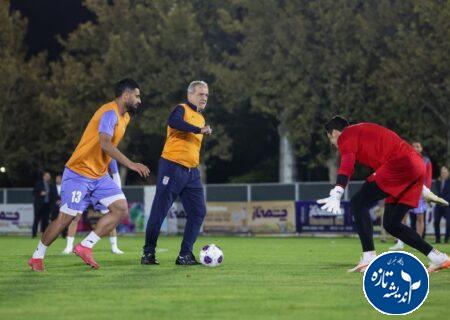 رئیس جمهور همراه با ملی‌پوشان فوتبال کشورمان پا به توپ شد