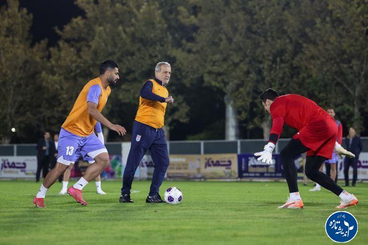 رئیس جمهور همراه با ملیپوشان فوتبال کشورمان پا به توپ شد