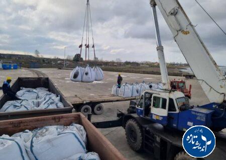 تخلیه نخستین محموله سیمان نیزار قم در بندر کاسپین آغاز شد