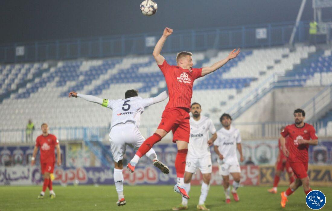 دیدار تیم های فوتبال ملوان _ تراکتور