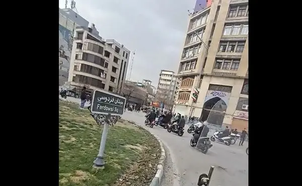 گزارش تصویری از حملات هوایی به میدان فردوسی تهران