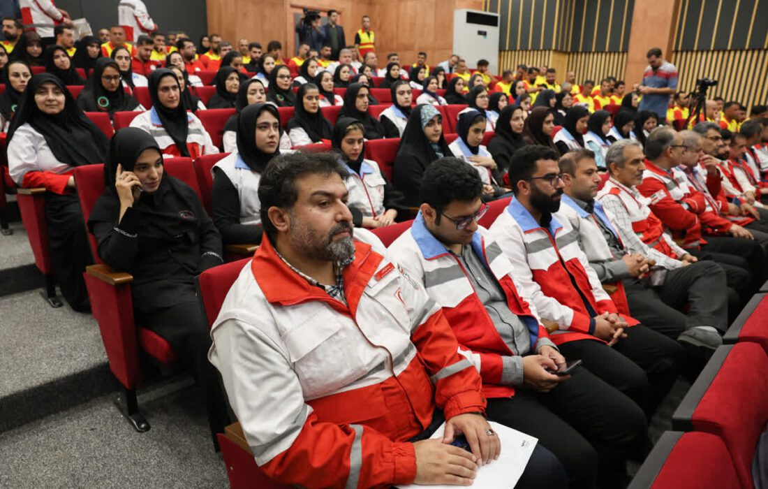تجلیل از هلال‌احمر استان به عنوان نهاد برتر در مدیریت طرح‌های سالم‌سازی دریا
