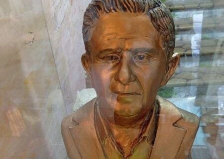 سردیس زنده‌یاد ابوالفضل گودرزوند چگینی در موزه مردم‌شناسی رودبار نصب شد
